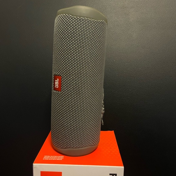 JBL Flip 5 Speaker Lightly Used (Open Box) - Picture 4 of 5
